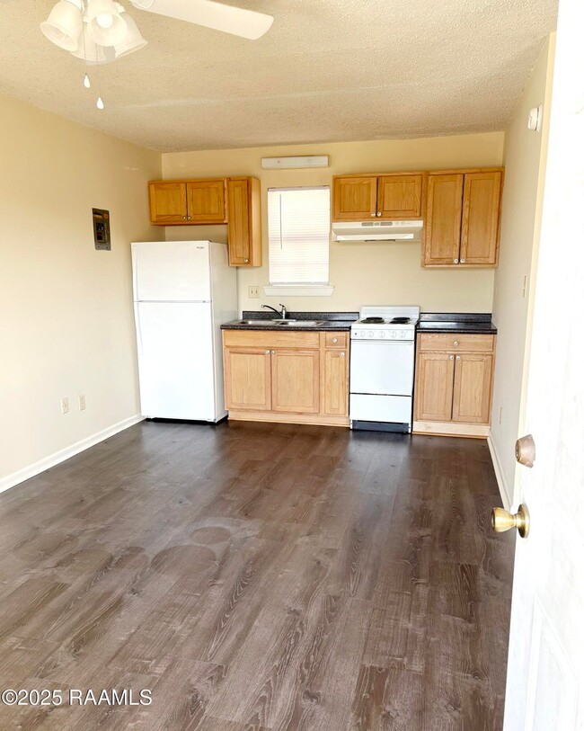 Building Photo - 103 Brutus Dr