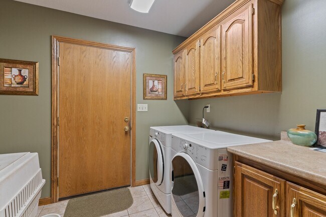 Building Photo - 4673 S Forest Ave