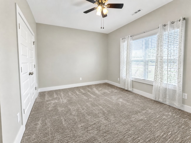 Foto del edificio - 7467 Chaco Street SE