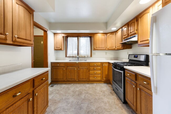 Building Photo - 1632 Poplar Ln