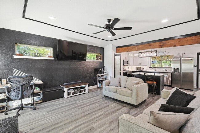 Foto del edificio - 2525 Freedom Ln