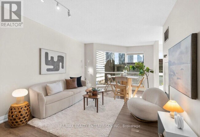 Photo du bâtiment - 10 Yonge St