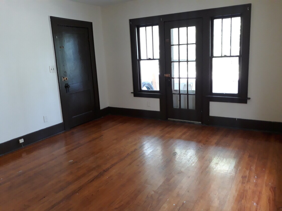 Primary Photo - 265 Grand Ave