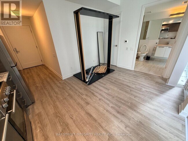 Photo du bâtiment - 28 Wellesley St E