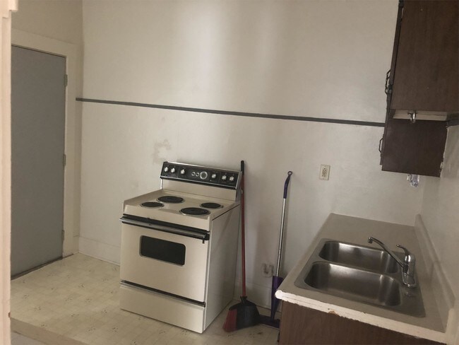 Building Photo - 1372 Merryman St