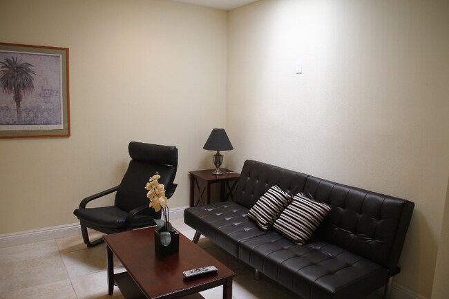 Foto del edificio - 243 W Elm Ave