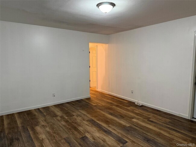 Foto del edificio - 2129 Julia Goldbach Ave