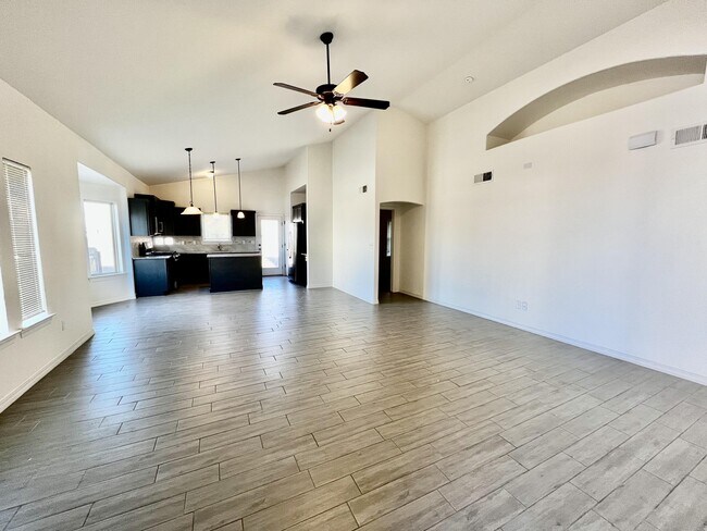 Foto del edificio - 14801 John McNeely Ave
