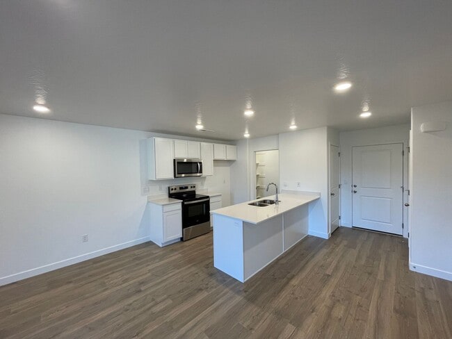 Foto del edificio - Brand New 3-Bed/2.5 Bath Town Home