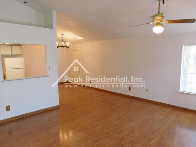 Foto del edificio - Nice 3bd/2ba House with 2 Car Garage near ...