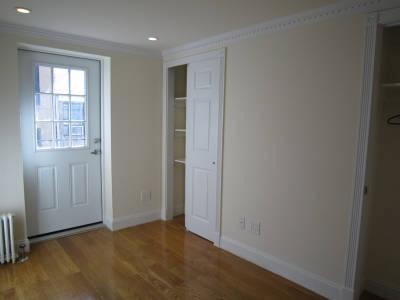 Primary Photo - 325 E 5th St
