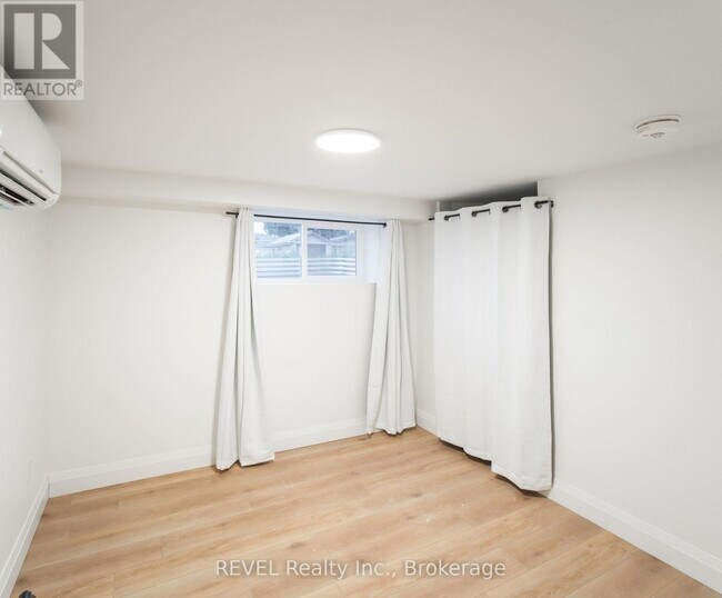 Photo du bâtiment - 718 Ontario Rd