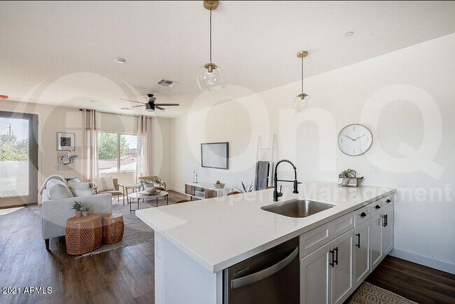 Foto del edificio - 1443 E Osborn Rd