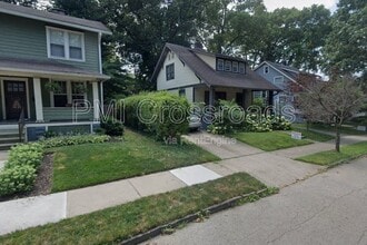Building Photo - 211 W Orchard Ln