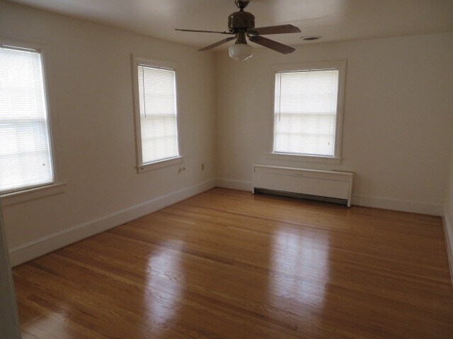 Foto del edificio - 2 Bedroom, 1 Bath South Hill Apartment Convenient to Shopping, Schools & Hospital