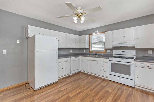 Foto del edificio - 1930 Center St W