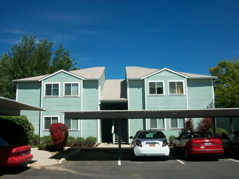 Primary Photo - Nice 2 Bed/1 Bath Lower Level Apartment