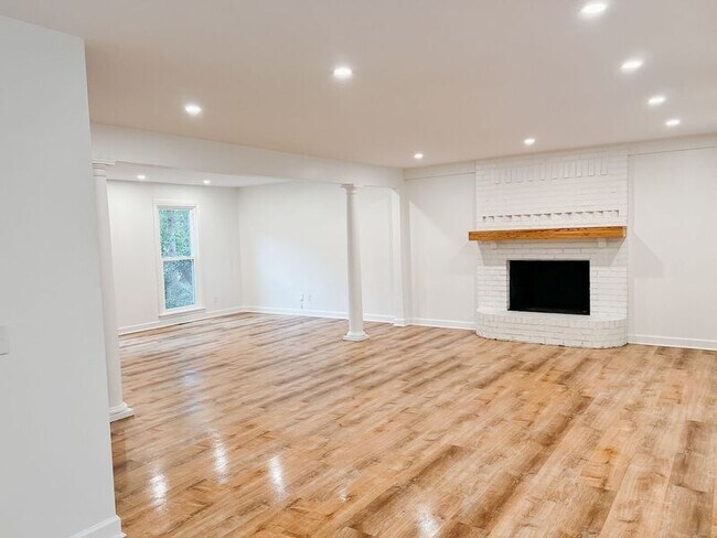 Foto del edificio - 104 Stratford Dr