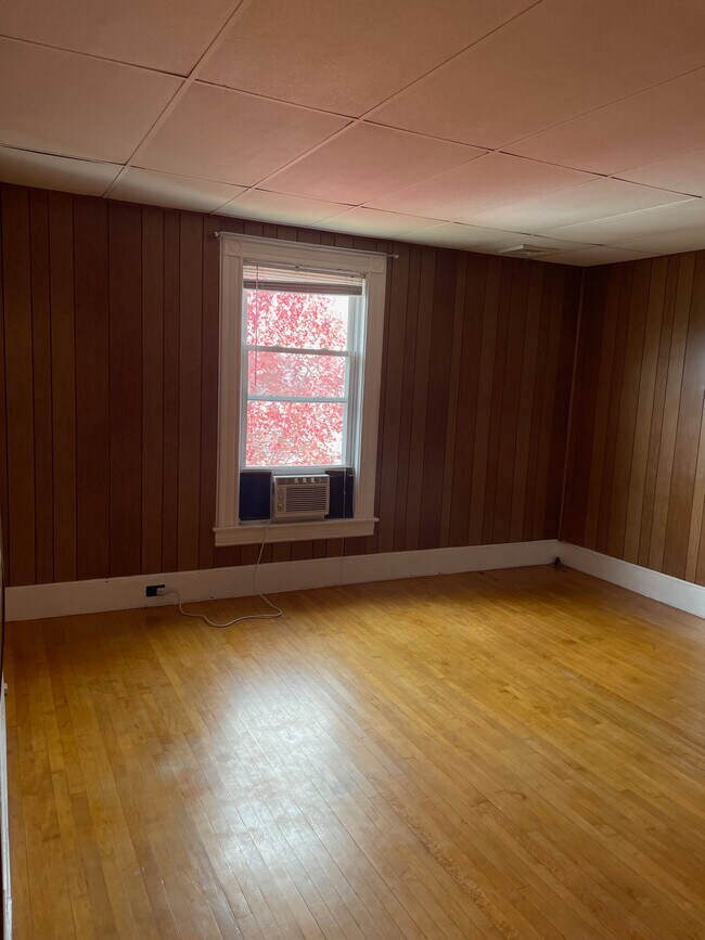 Building Photo - 384 Hanover St