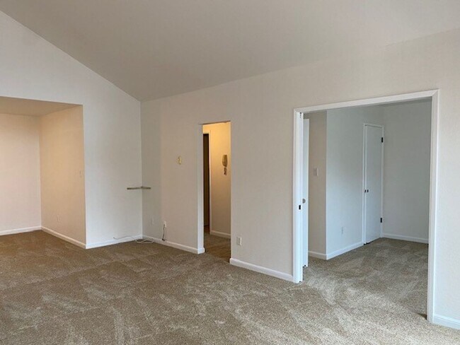Building Photo - Walk to downtown!! Great location!! Secure...