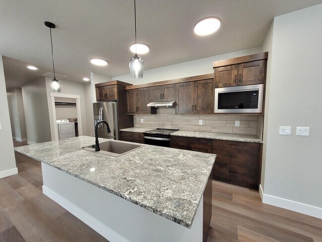 Building Photo - Beautiful Like New Home In Meridian!