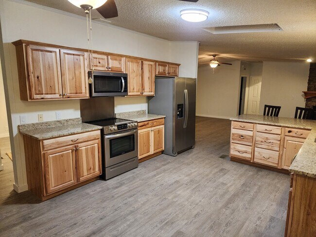 Building Photo - 21 Powder Horn Trail