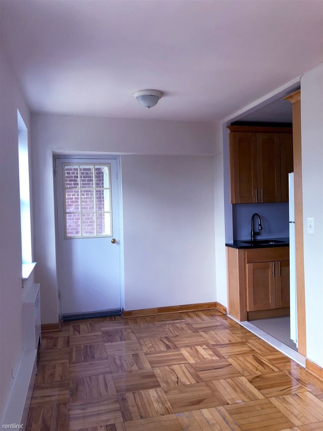 Building Photo - 1 br, 1 bath  - 300 N Broadway