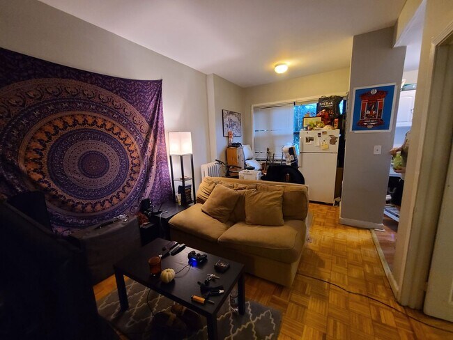 Foto del edificio - Close to T stop - Cleveland Circle - On site laundry