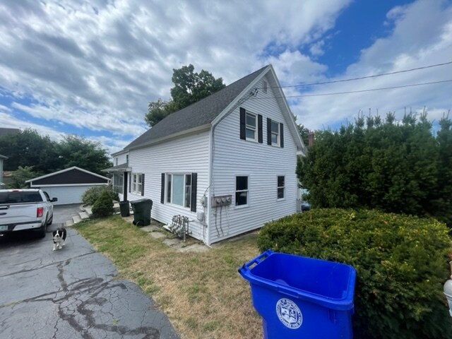 Building Photo - 353 Laurel St