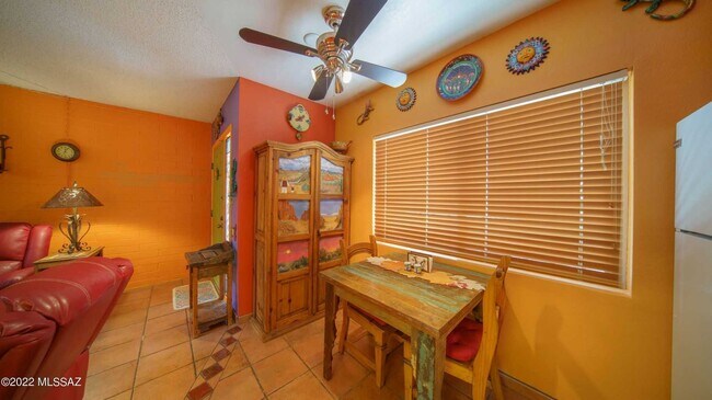 Building Photo - 103 W Calle Del Ano
