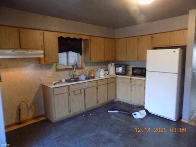 Foto del edificio - 2 br, 1.5 bath House - 27282 James St