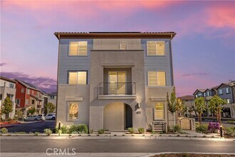 Building Photo - 12985 Royale Dr