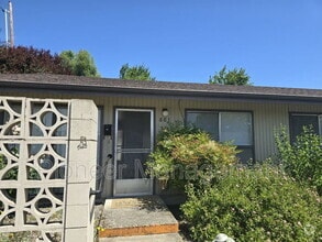 Building Photo - 881 NE Alameda Ave
