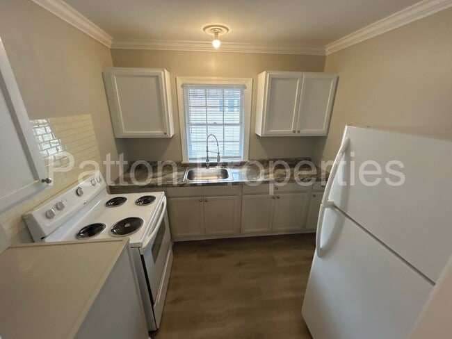 Building Photo - 920 Daly St