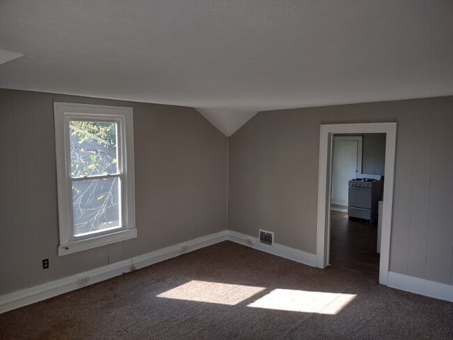 Building Photo - 416 E Larwill St