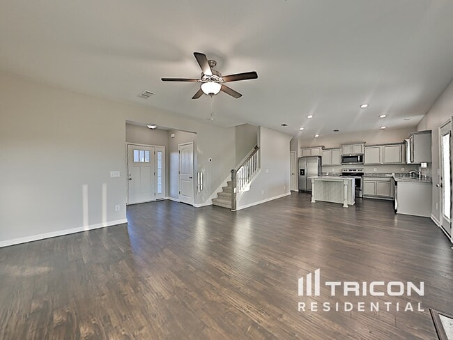 Building Photo - 604 Eagle View Dr