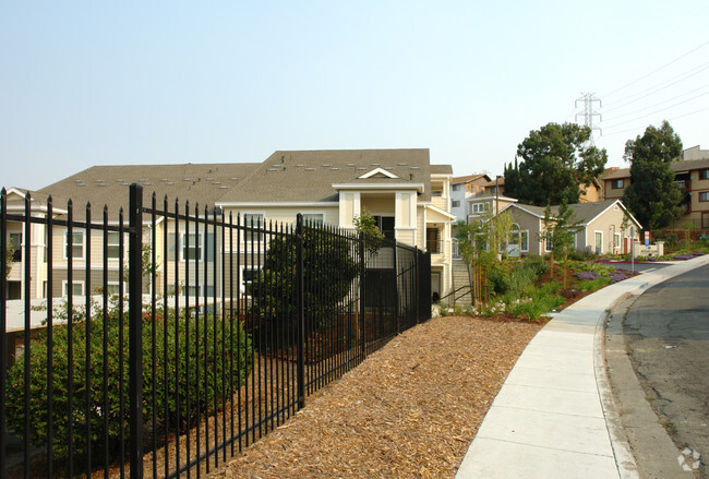 Building Photo - Avian Glen Apartments