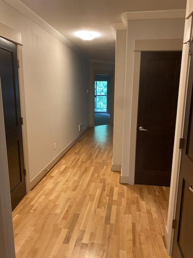 Foto del edificio - Issaquah Condo 2 Bed 2 Bath Secure Parking Peekaboo View