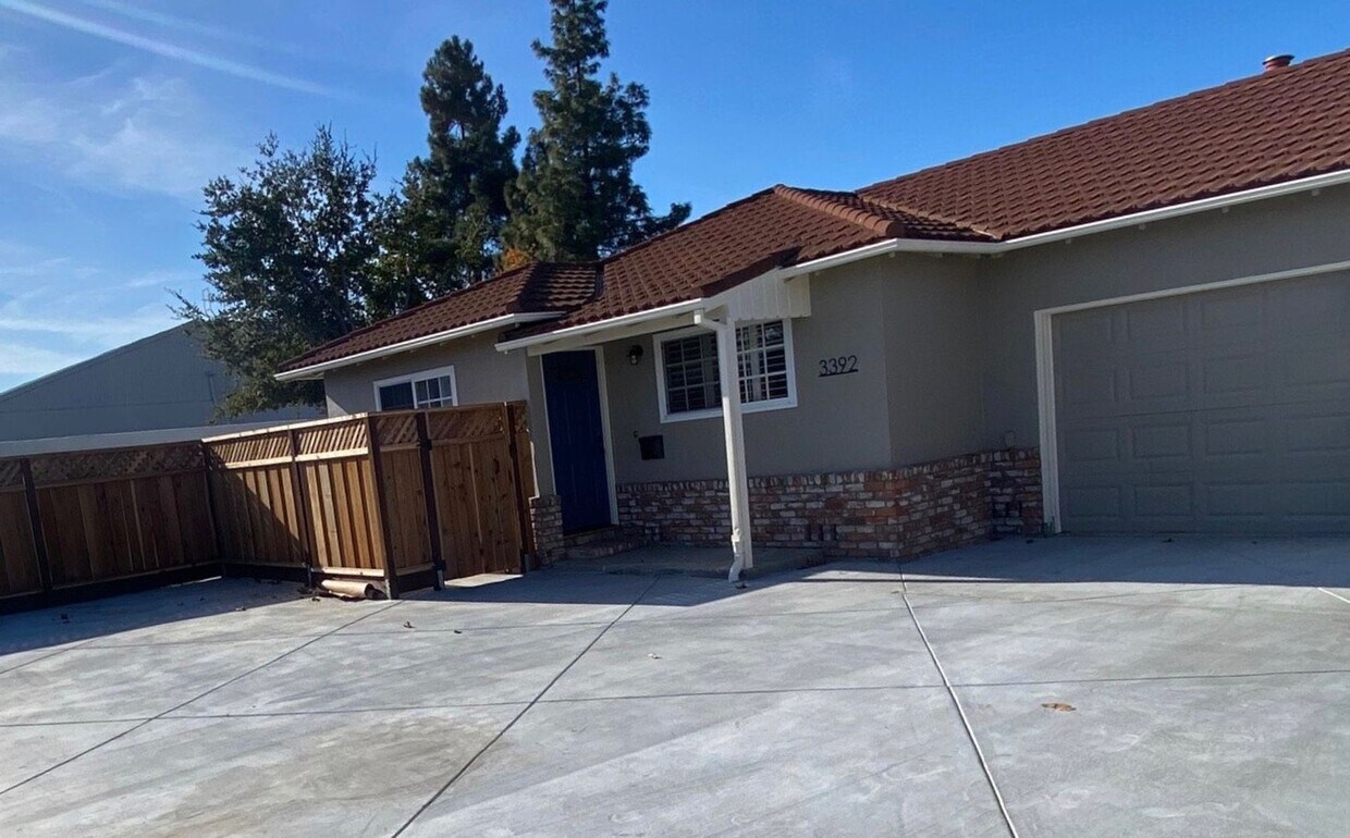 Primary Photo - 3392 McKinley Dr