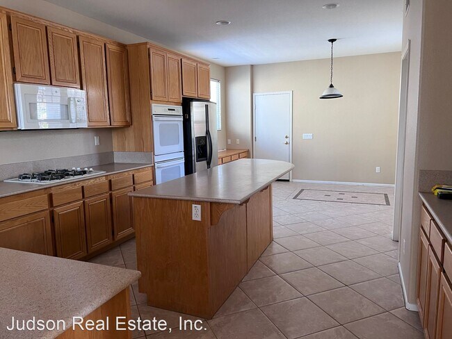 Building Photo - 4 br, 3 bath House - 312 Crownview Ct.