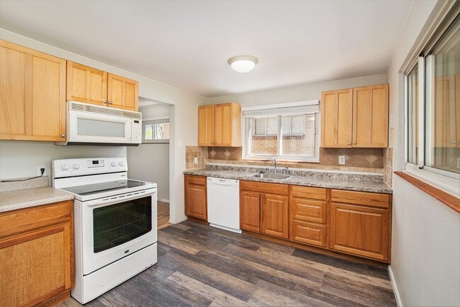 Photo - Beautifully remodelled 4 Bedroom home - Sh...