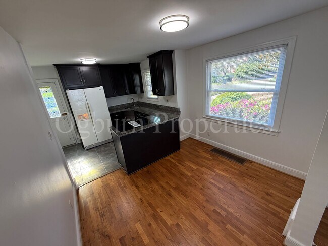 Foto del edificio - 2388 Jefferson Ave