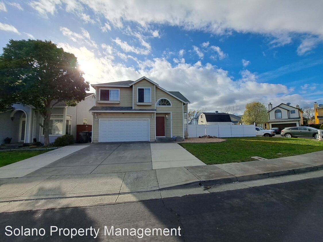 Foto principal - 3 br, 2.5 bath House - 340 Ridgecrest Cir