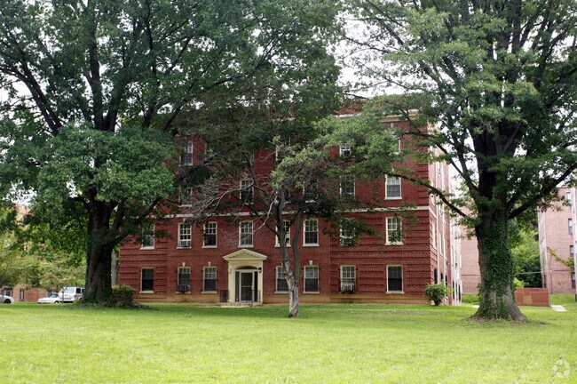 1450 Somerset Pl NW - Bennett Hall