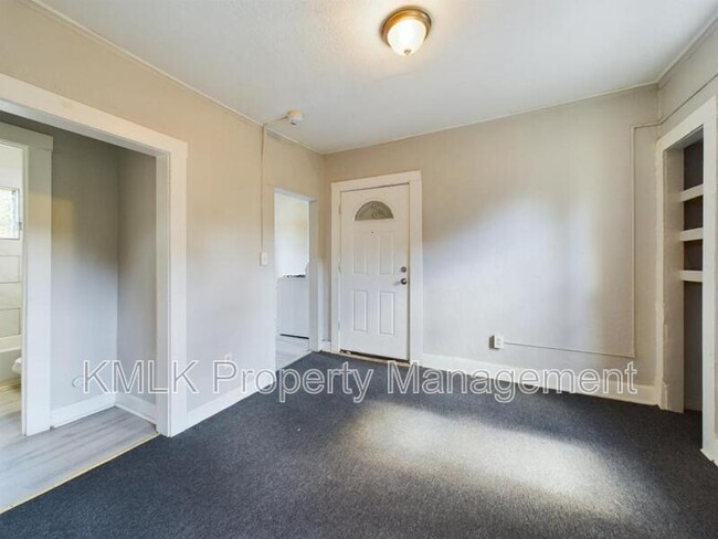 Foto del edificio - 8609 Kenmore Ave