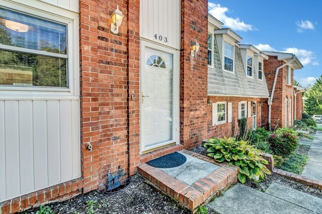Foto del edificio - 403 Southway Garden Rd