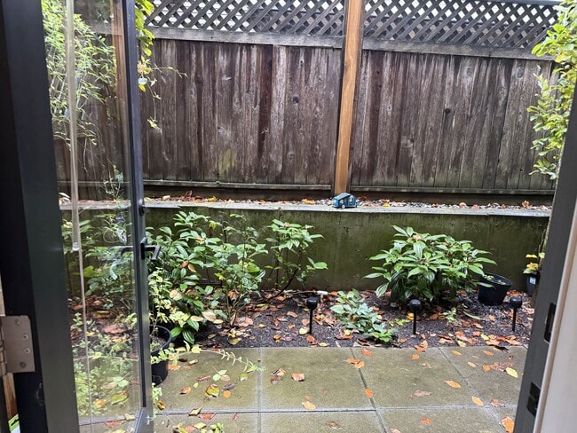 Building Photo - 244 Selby St