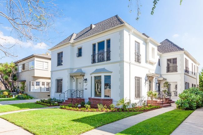 Front Building - 1246 S La Jolla Ave