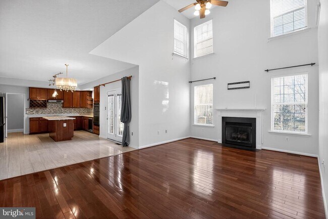 Foto del edificio - 2323 Springdale Ln