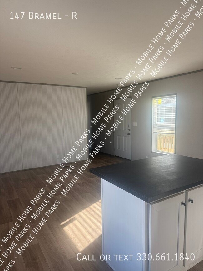 Foto del edificio - 147 Bramel-R